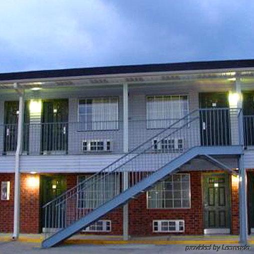 Colonial Inn Hammond Exterior photo